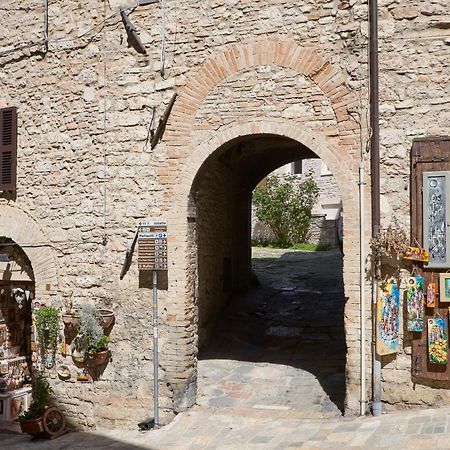 דירות אסיסי Il Cortile Di San Rufino מראה חיצוני תמונה