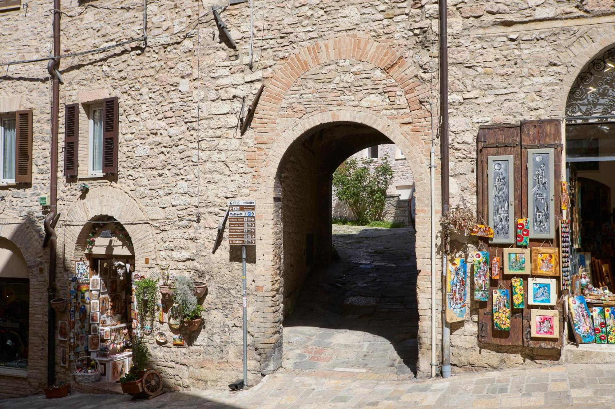 דירות אסיסי Il Cortile Di San Rufino מראה חיצוני תמונה